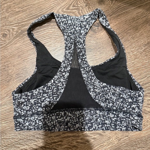 Lululemon bra size 6 - Picture 2 of 2